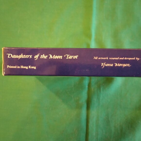 Daughters of the Moon Tarot Deck - Picture 3 of 7